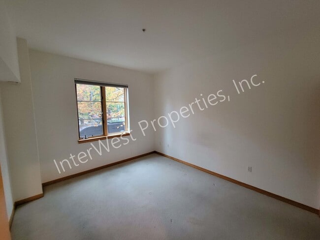 Building Photo - *1ST MONTH'S RENT FREE PROMO & NO HOA MOVE...