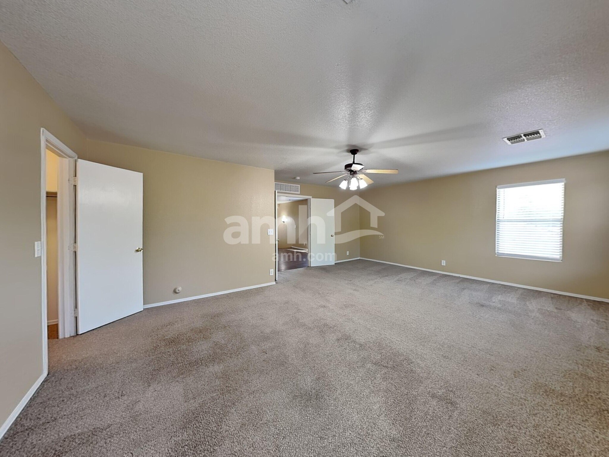 Building Photo - 1425 N Thunderbird Ave