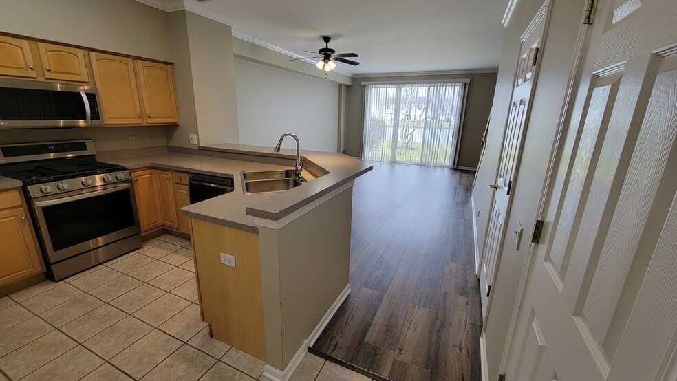 Building Photo - 2807 Stonewater Dr