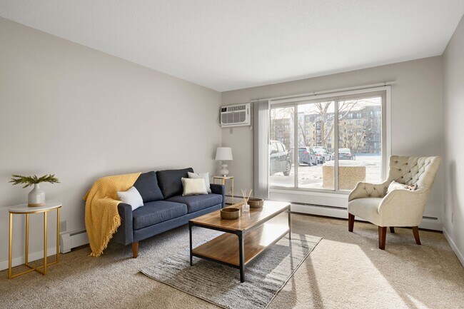 Interior Photo - Lakewood Isles