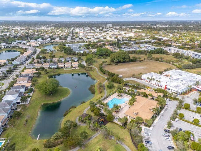 Building Photo - 1595 Evergreen Ter