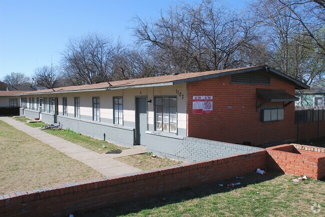 Building Photo - 1131 Phinney Ave