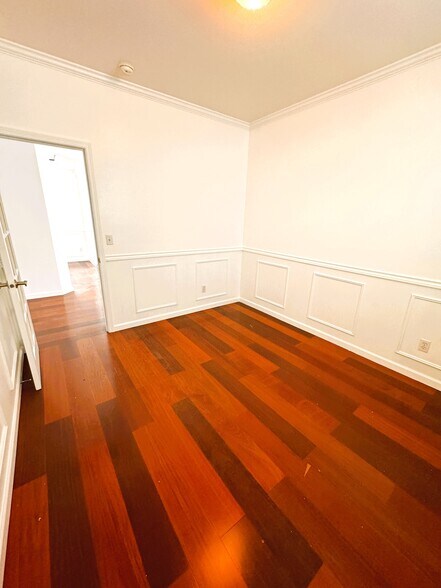 5th Room downstairs used for bedroom or office - 18314 115th Ave E