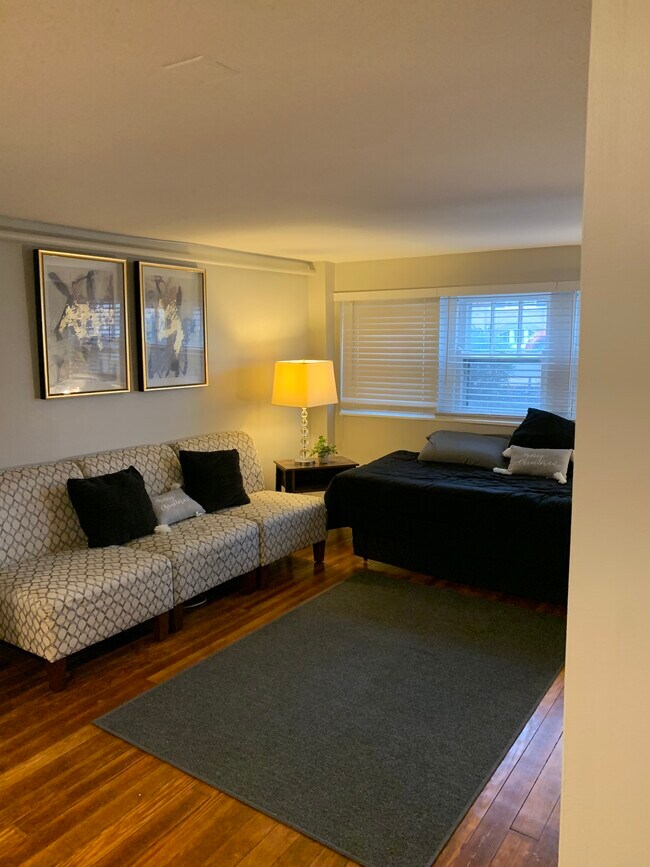 Building Photo - 2122 Kenilworth Ave