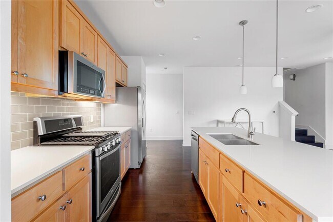 Building Photo - 2305 Coronado St