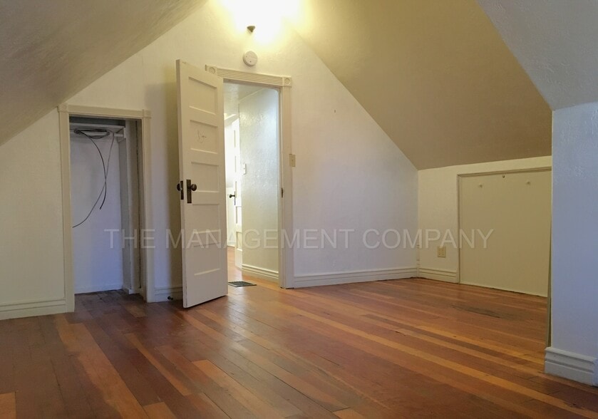Building Photo - 576 Addison Ave W