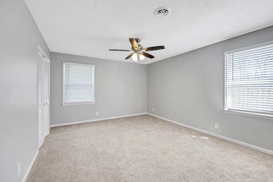 Building Photo - 116 Lake Terrace Cir