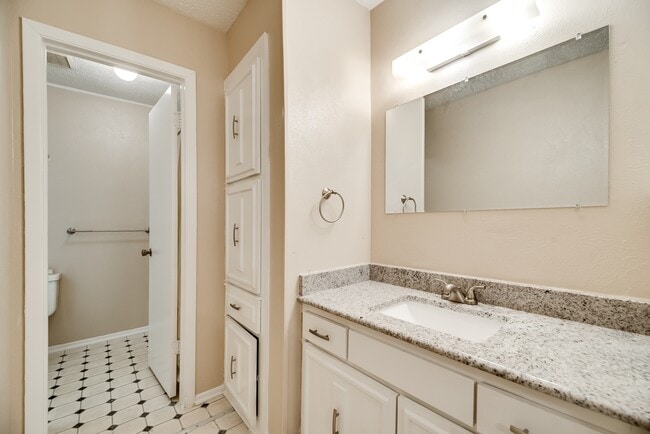Building Photo - Great home on a corner lot!  Garland ISD