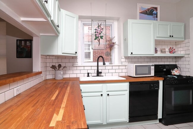 Building Photo - Adorable 5 Bed Single Family Home Near Uptown
