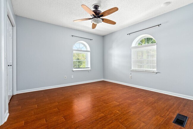 Building Photo - The Brookes Condos, Unit 02-09