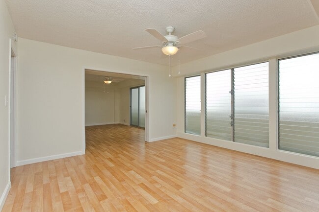Building Photo - 3 bed, 2 bath, 1 parking in Waikiki with D...