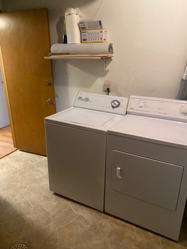 Washer & Dryer in Apartment - 1912 Valleyhigh Dr NW