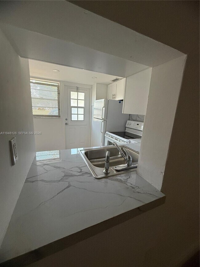 Building Photo - 2820 NE 201st Terrace