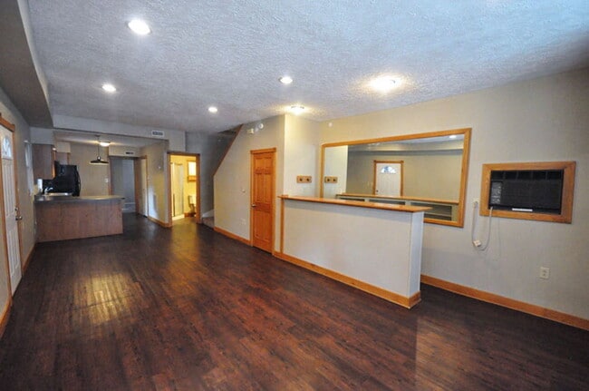 Building Photo - 61 McMillen Ave