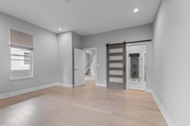 Building Photo - 1806 Woodlawn Ave