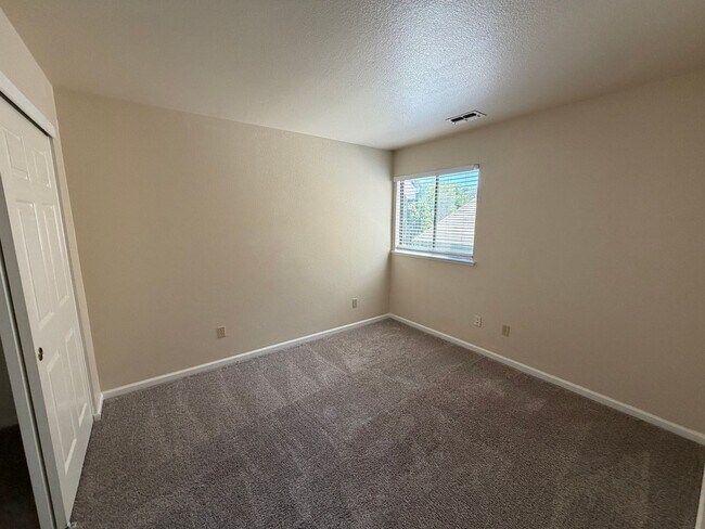 Building Photo - Large Corner Lot