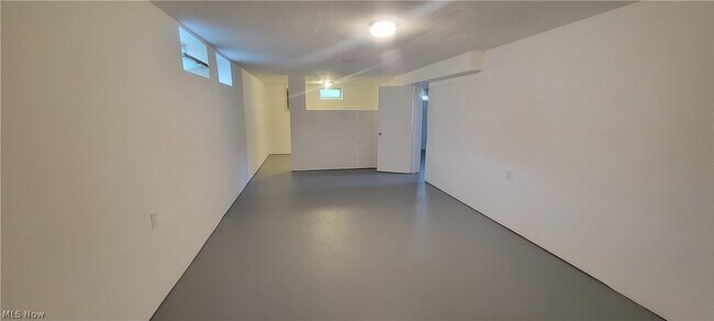 Building Photo - 4852 E 81st St