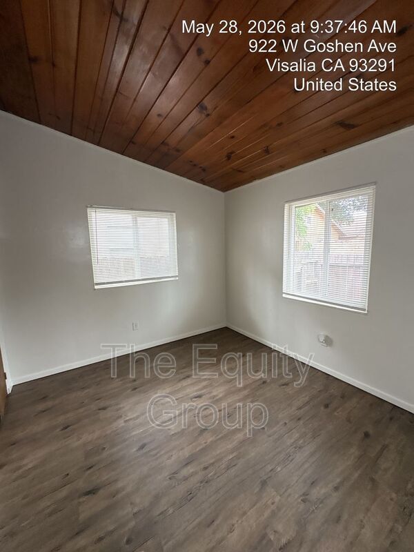 Building Photo - 922 W Goshen Ave