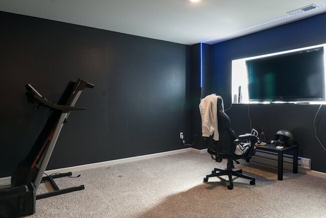 Building Photo - 6561 Sassafras Wy