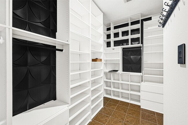 Building Photo - 8514 Discus Dr