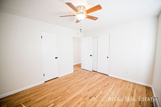 Building Photo - NEWLY REFRESHED CORNER UNIT - Beautiful 2b...