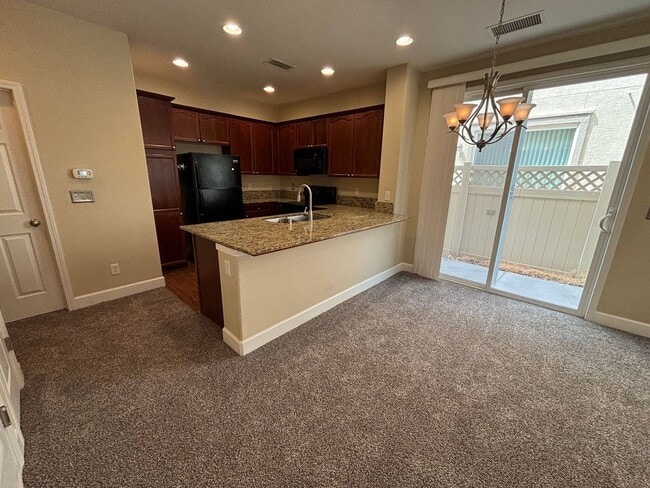 Building Photo - Cute, quiet townhome in Carson City