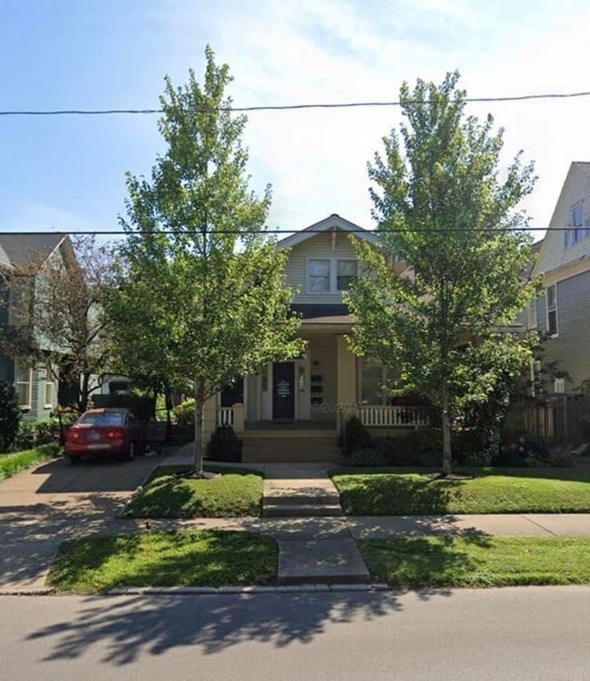 Primary Photo - 720 SE Riverside Dr