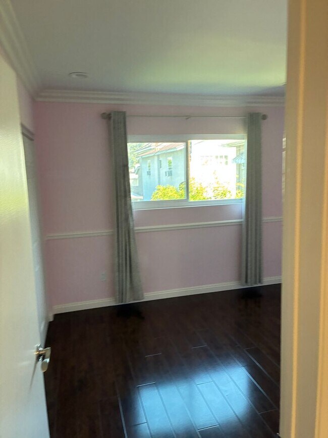 Building Photo - BEAUTIFUL 3 BED 2.5 BATHROOM!!!