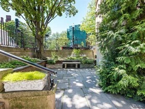 Building Photo - 137 Marlborough St