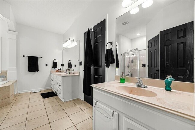 Building Photo - 176 Oak Leaf Dr