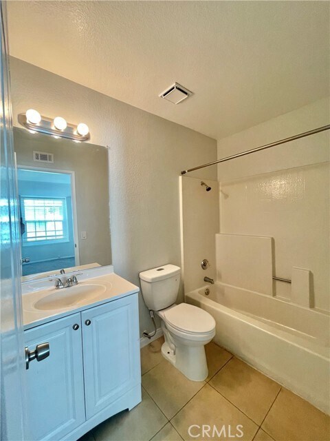 Building Photo - 5640 Riverside Dr