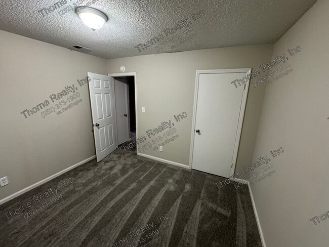 Building Photo - 2255 Sherwood Ave