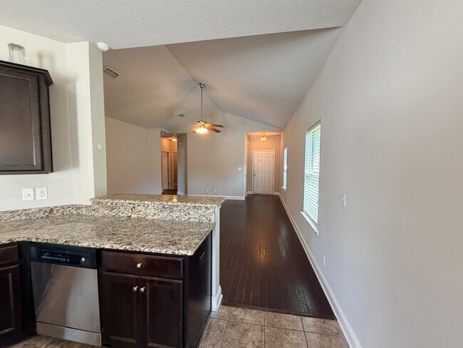 Building Photo - 2492 Bentridge Dr W