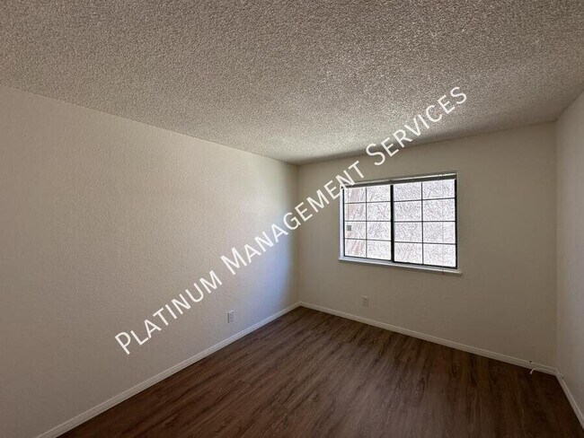 Building Photo - 1219 E Ave R7