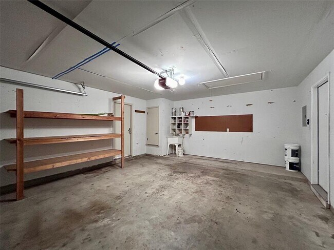 Building Photo - 716 Leann Ln