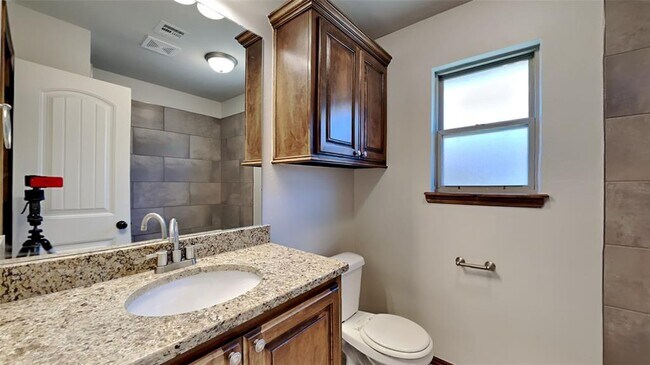 Building Photo - 14000 Northwood Village Dr