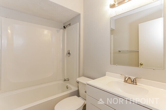 Building Photo - Mesmerizing Single Family Home | 3 BR/1.5 BA | 1-Car Covered Parking | Front and back yard!