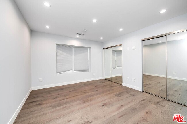 Building Photo - 523 E Fairmount Rd