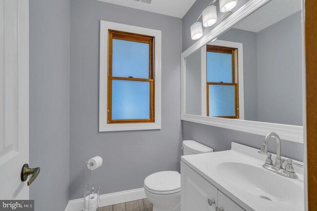 Building Photo - 15 Teddington Way