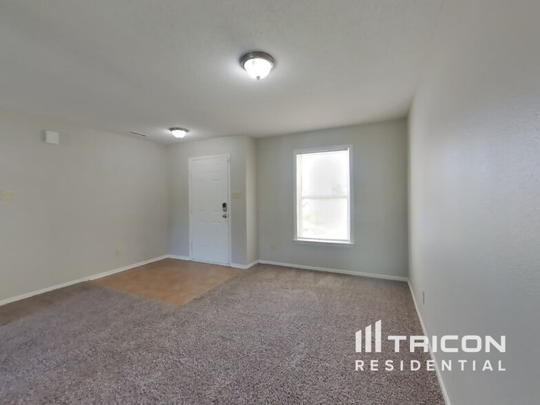 Building Photo - 10823 Firefly Cir