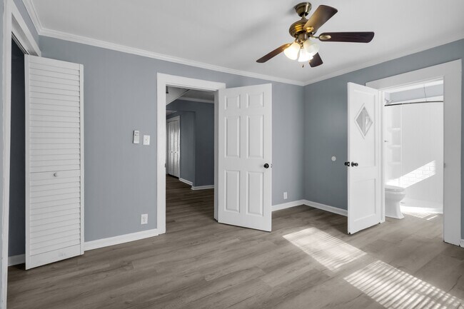 Building Photo - 522 Crawford St