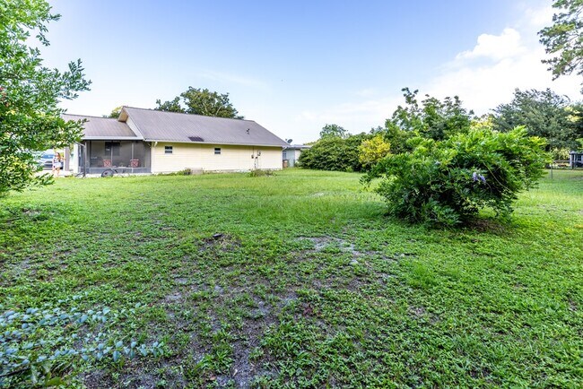 Building Photo - 121 Westcott Cir