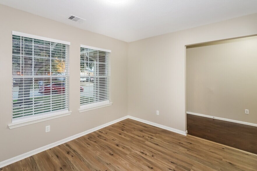 Building Photo - 5911 Shining Leaf Ct