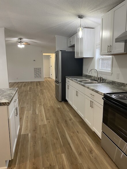 Building Photo - 404 Dorris Rd