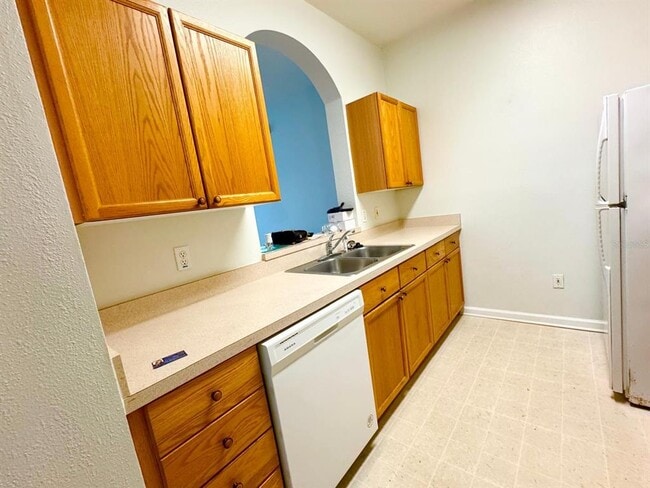 Building Photo - 8101 Coconut Palm Way