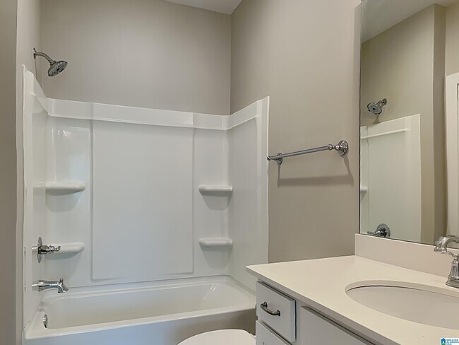 Building Photo - 152 Park Dr N