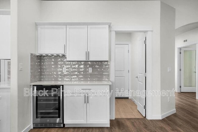 Building Photo - 7536 W Havana Dr