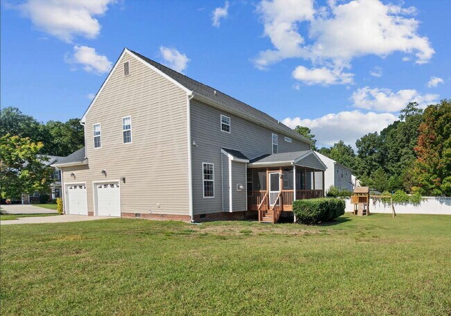 Building Photo - Spacious 5-Bedroom Living with Scenic View