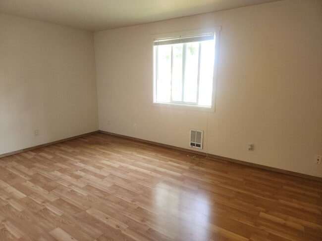 Building Photo - Rambler Available For Rent!!