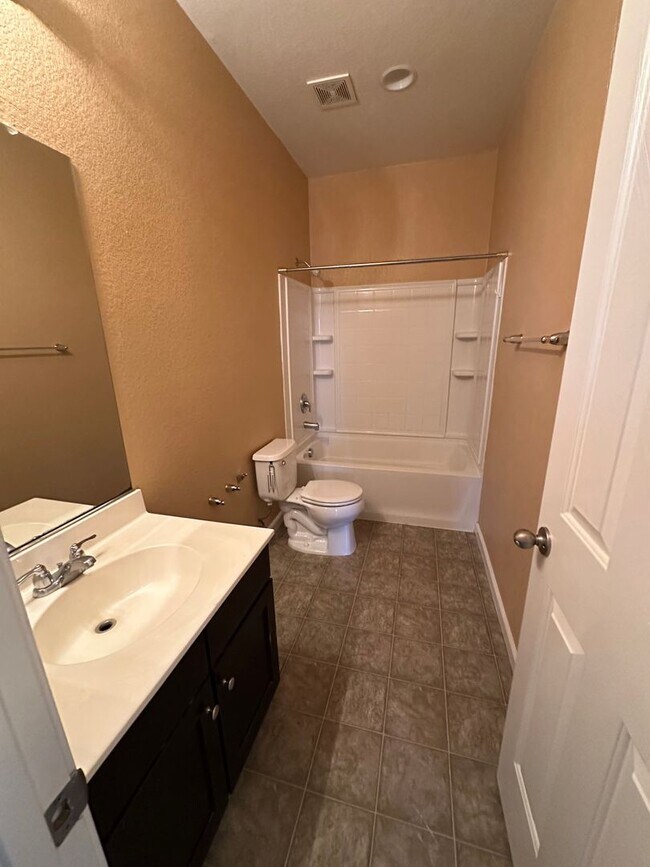 Building Photo - Beautiful 4 Bedroom, 2.5 Bath Lathrop Home